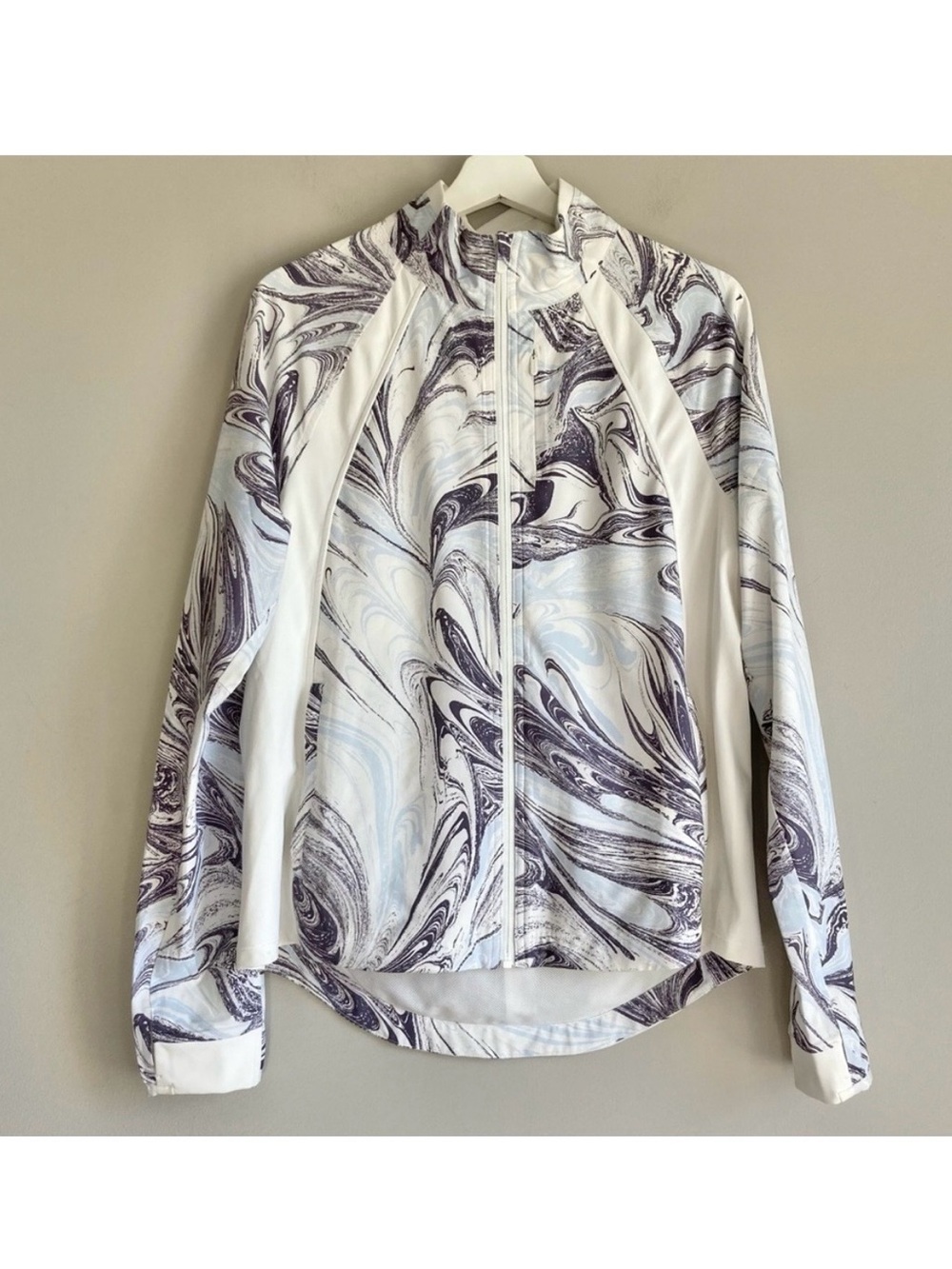Athleta jacket medium running packable full zip pockets white print Run With It
